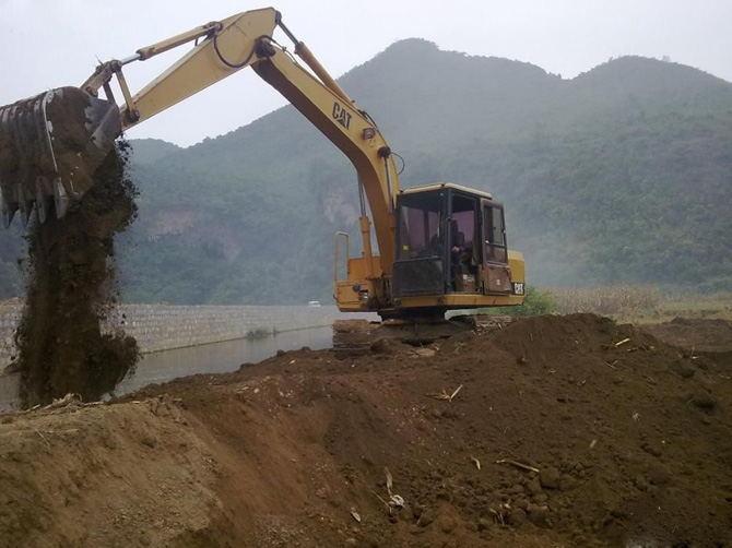 2002-jähriger Eimer E120B 80.3kw 0.5cbm verwendete CAT Excavator 0